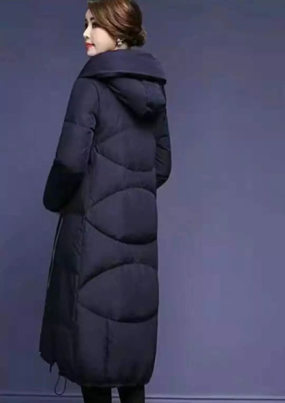 雪中飞羽绒服: 时尚与实用的完美结合