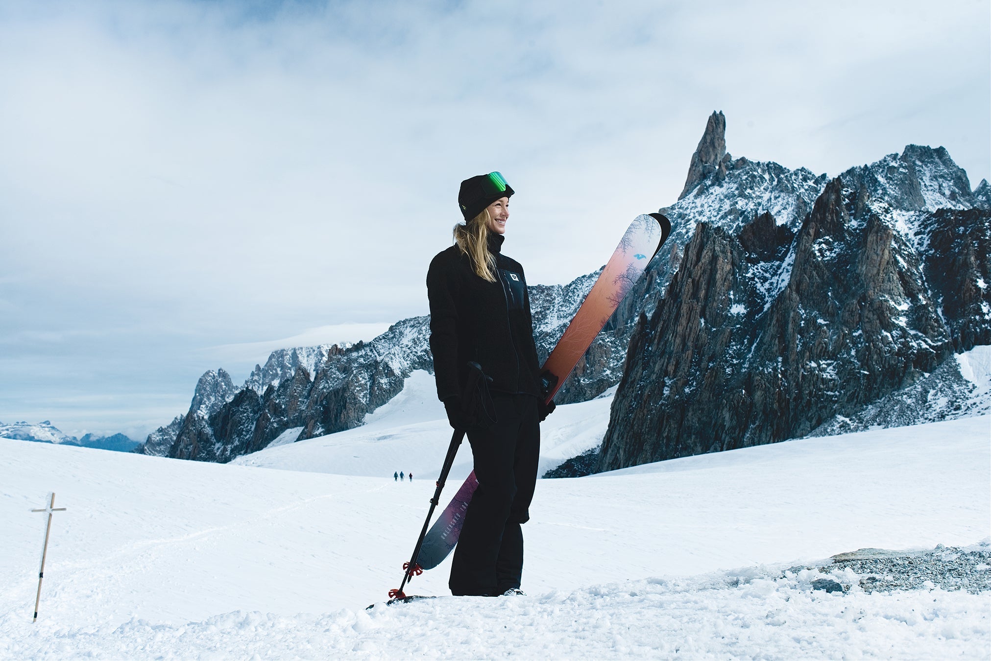 Is it necessary to wear a down jacket to climb Yulong Snow Mountain?