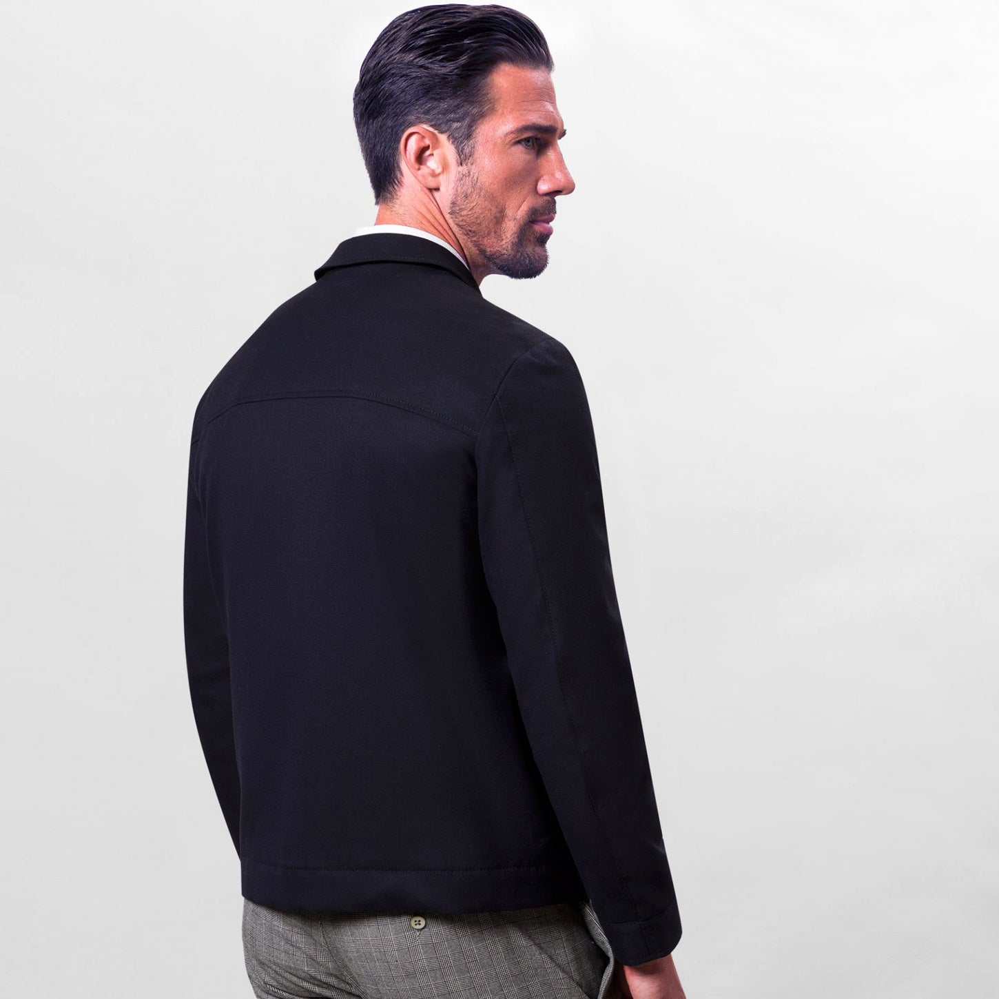 Title: Mastering the Art of Tie Knots: Pairing a Dark navy Suit with a Cohesive Pocket Square