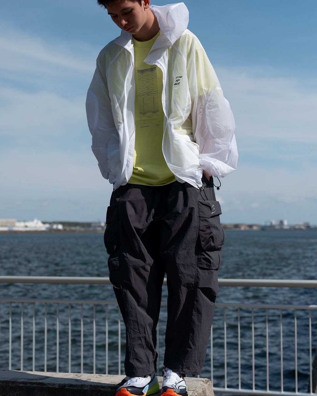 Li-Ning Mens Down Jacket: Fashion and Functionality