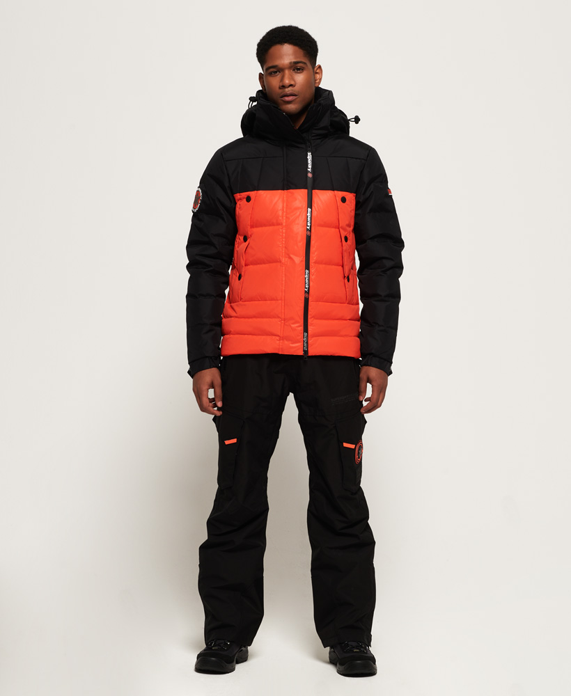 Anta Mens Down Jacket: Fashion and Functionality in Winter Sportswear