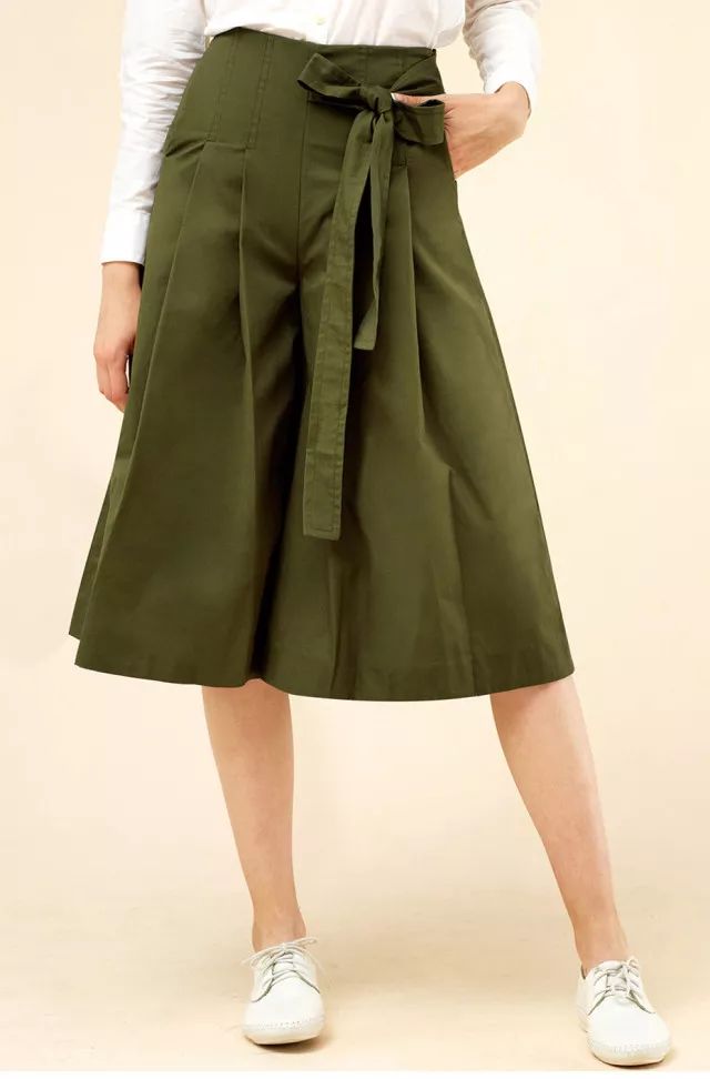 Title: 100% Mulberry Silk Long Scarf: A Timeless and Elegant Accessory for Any Style