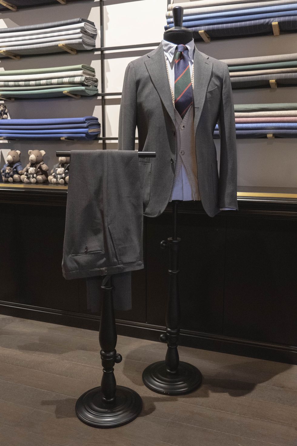 Title: The Art of Combining Plaid Suits: A Guide to Crafting Perfect Wardrobe Moments