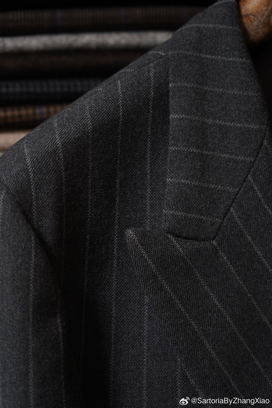 Title: The Timeless Allure of Striped Suits: An Exploration of the Classic and Stylish VerticalStriped Suit