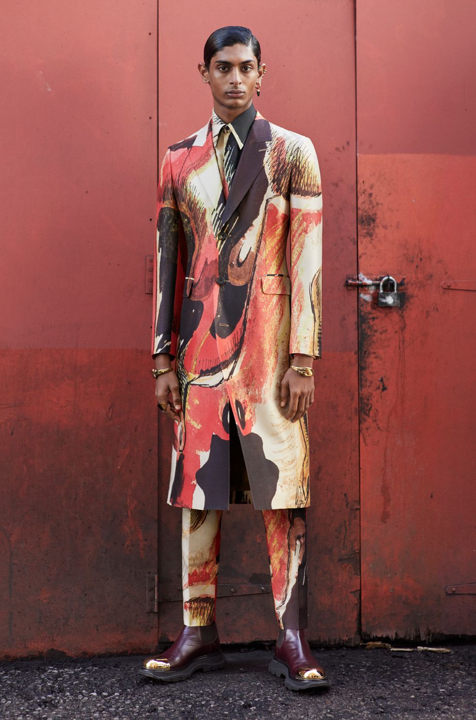 Title: Unleashing the Art of Tailoring: An Insight into the World of Custom Suits