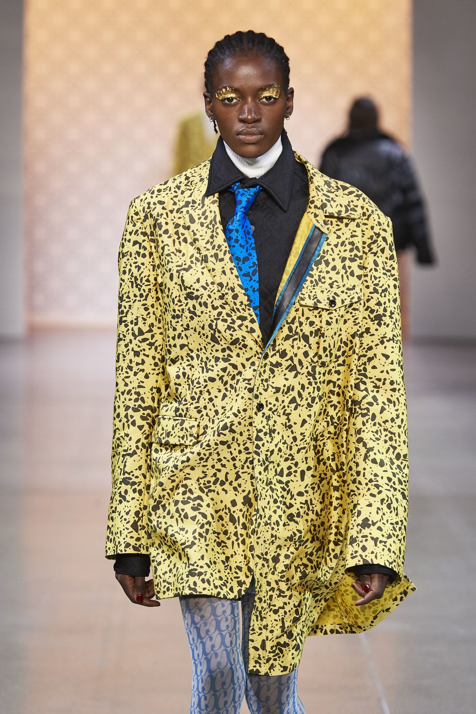 Title: Tailor-Made Style: The Art of Guangzhou Suit customization