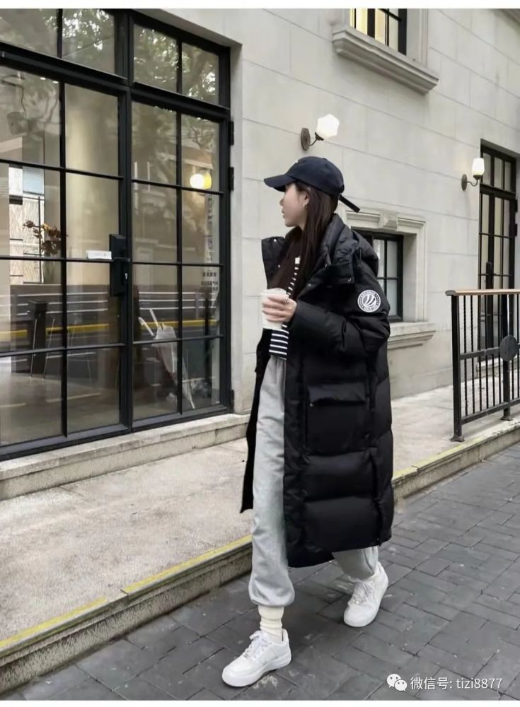 White羽绒服搭配什么裤子？