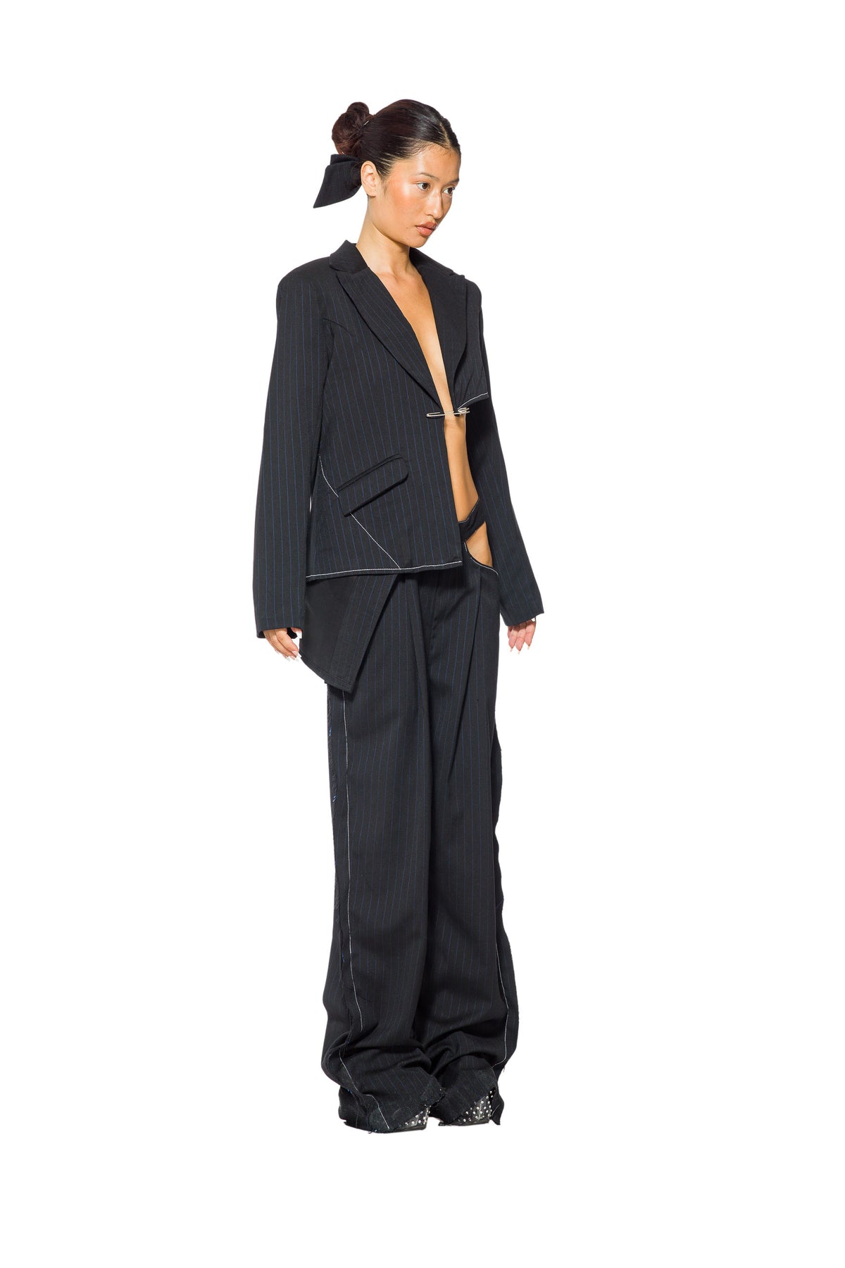 Black Suit Fashion: A Guide to Combining Style and Subtlety