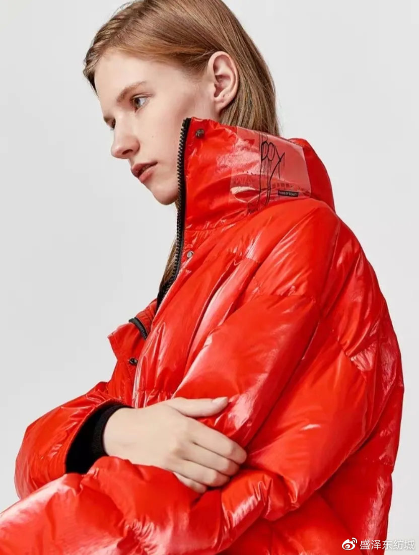 Woven羽绒服，时尚与功能的完美结合