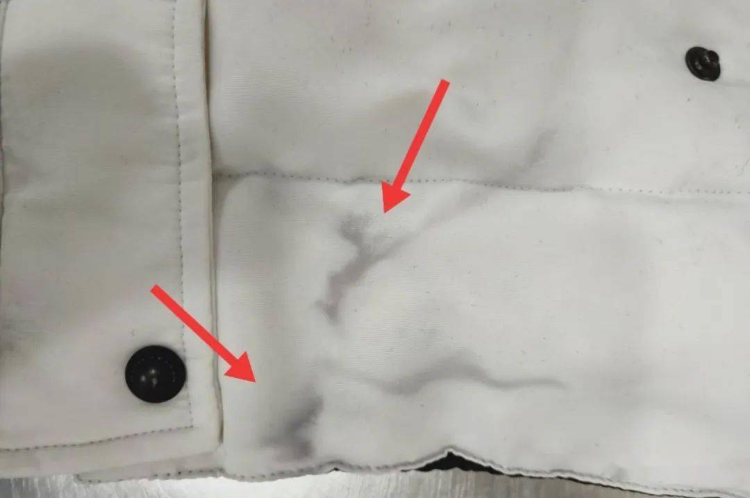 White羽绒服染色，解决方案、注意事项与预防方法