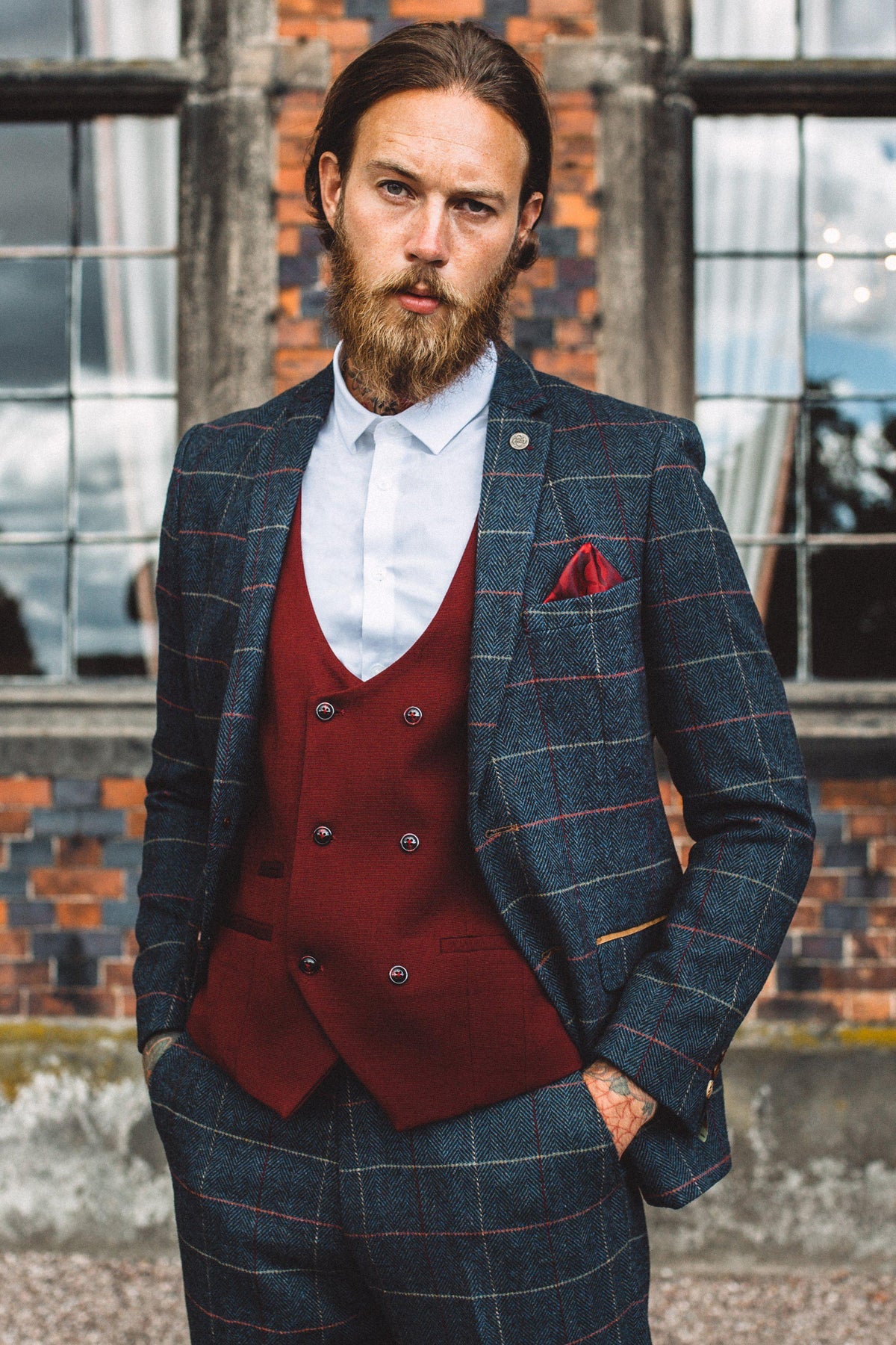 Title: The Evolution of Mens Fashion on WeChat: The Rise of Western-Style Suit as Profile Picture