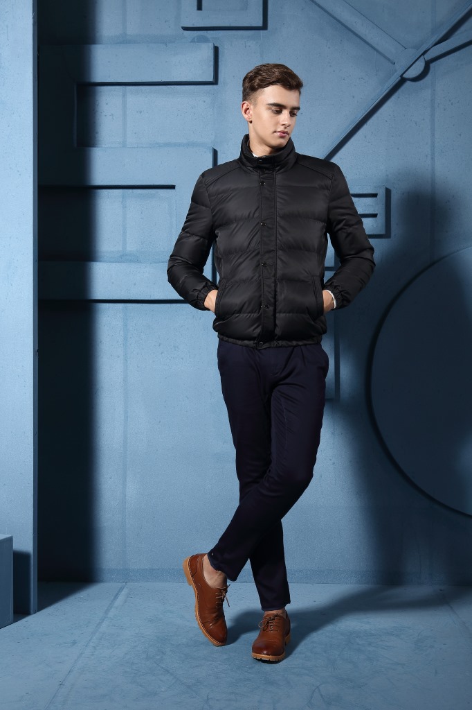 Title: The Art of Mens Fashion: The Perfect Pairing of Suit Jacket and Leather Shoes
