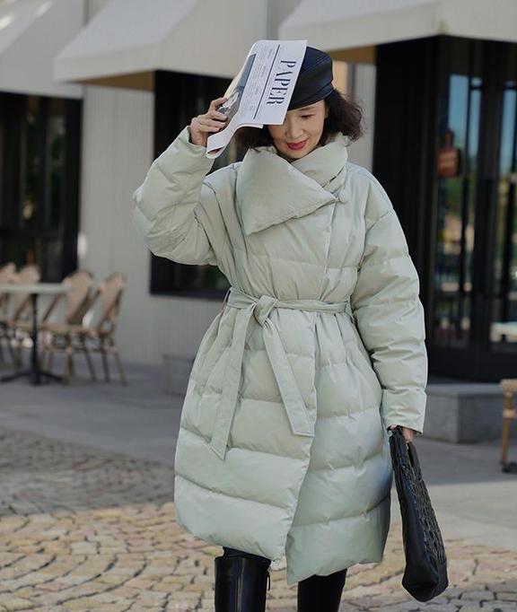雪中飞羽绒服女装，时尚与保暖的完美结合