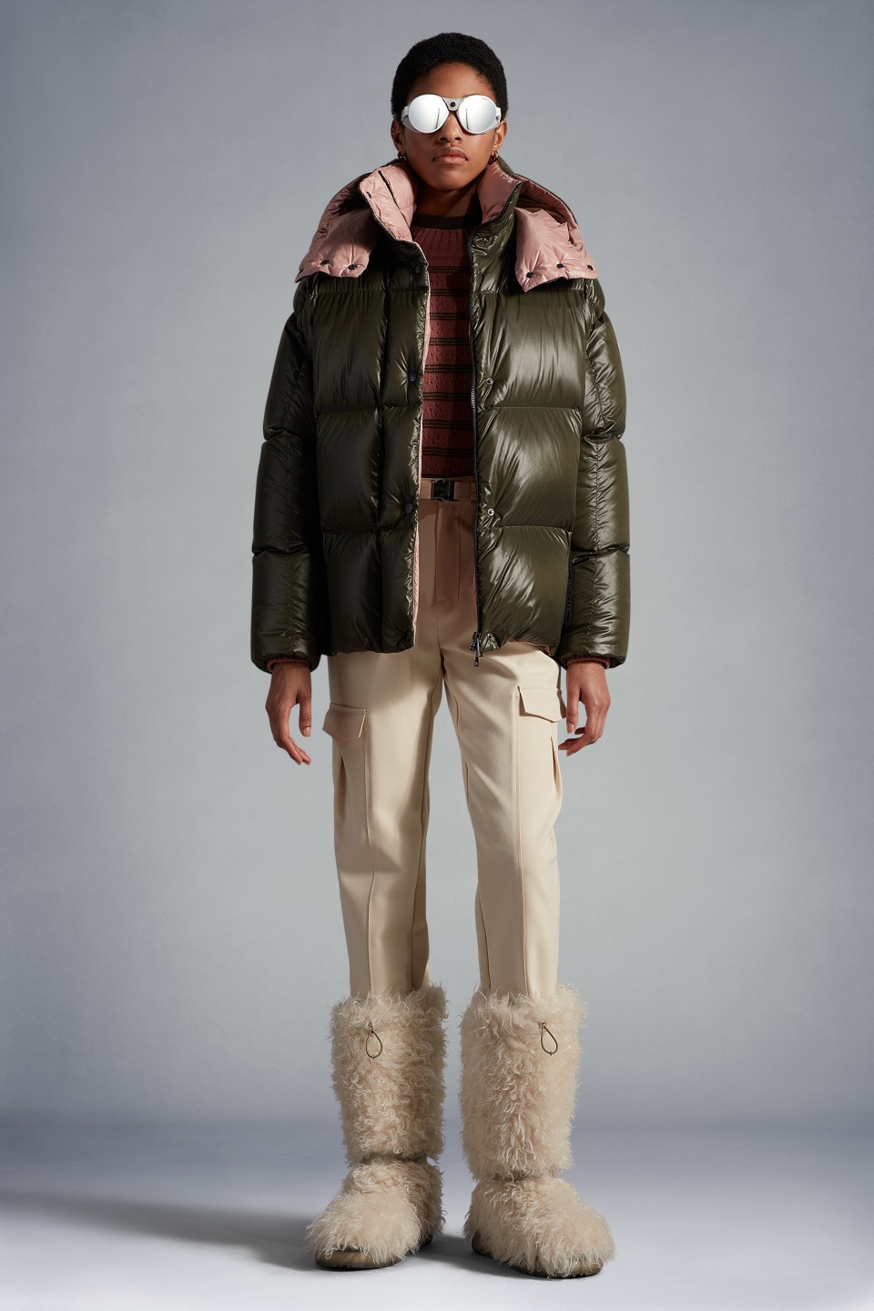 Moncler Green Winter Jacket: A Fashion Staple for Outdoor Adventures