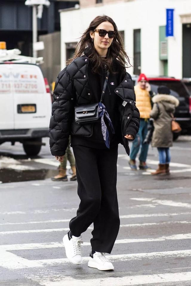 Street Style: Black羽绒服