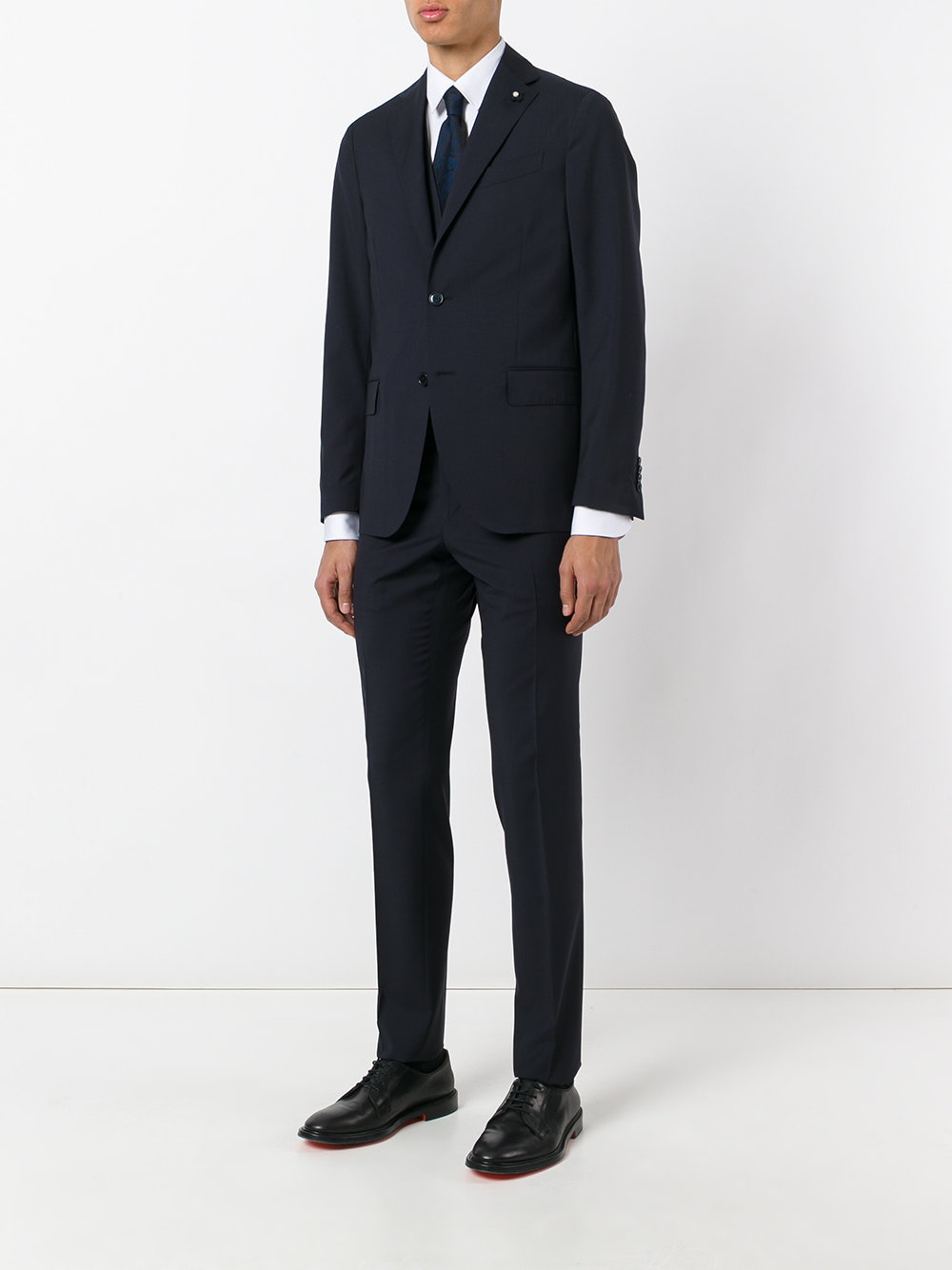 Title: The Three Principles of Wearing suits