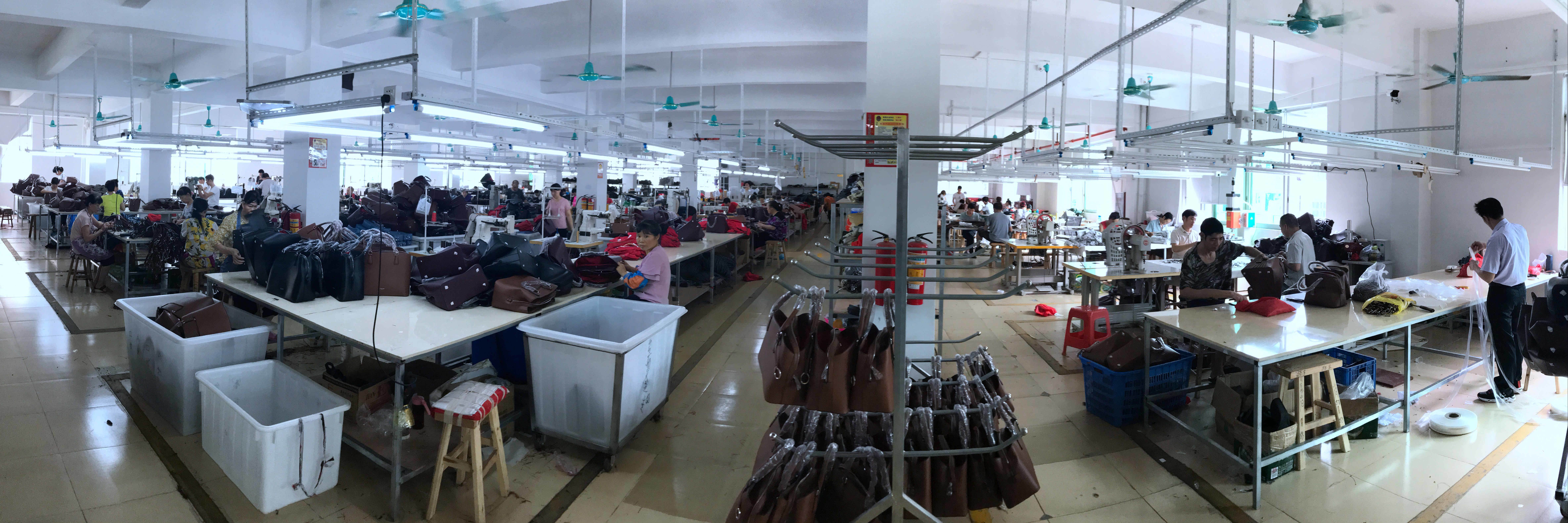 Guangzhou Down Jacket Factory: Staying Warm in the South