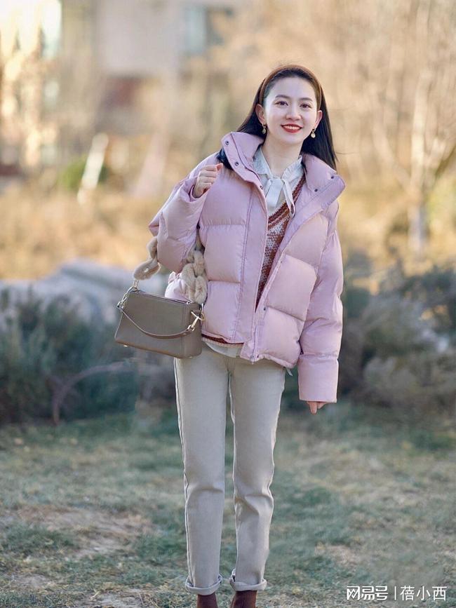 香奈儿羽绒服女，时尚界的冬日必备