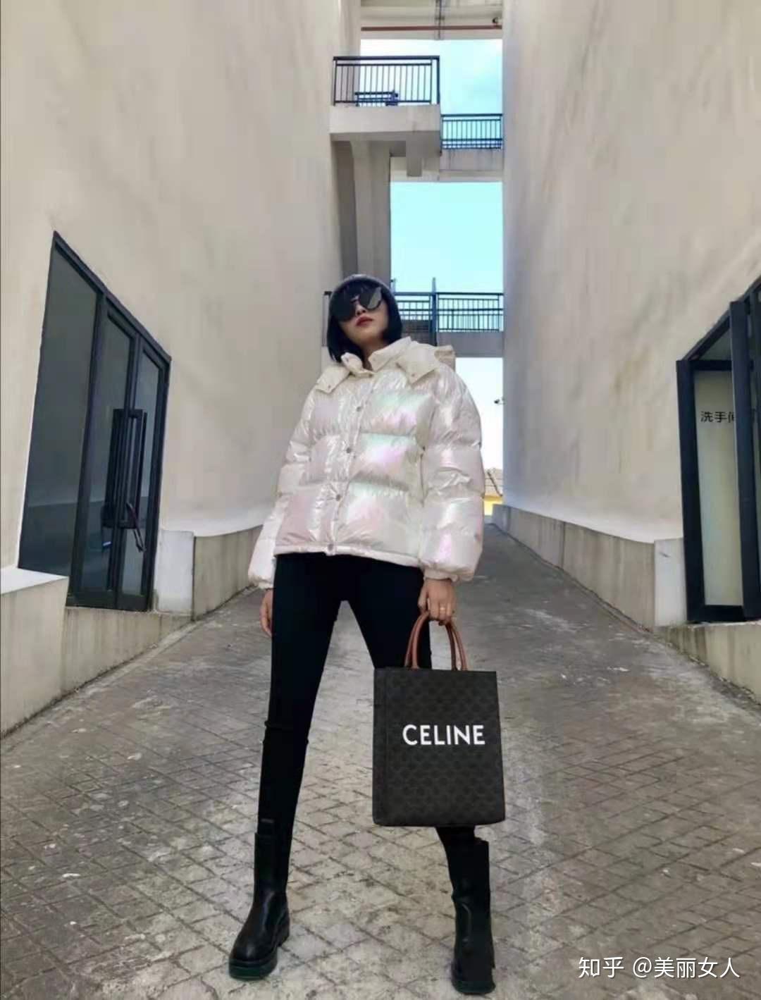 White羽绒服搭什么裤子？