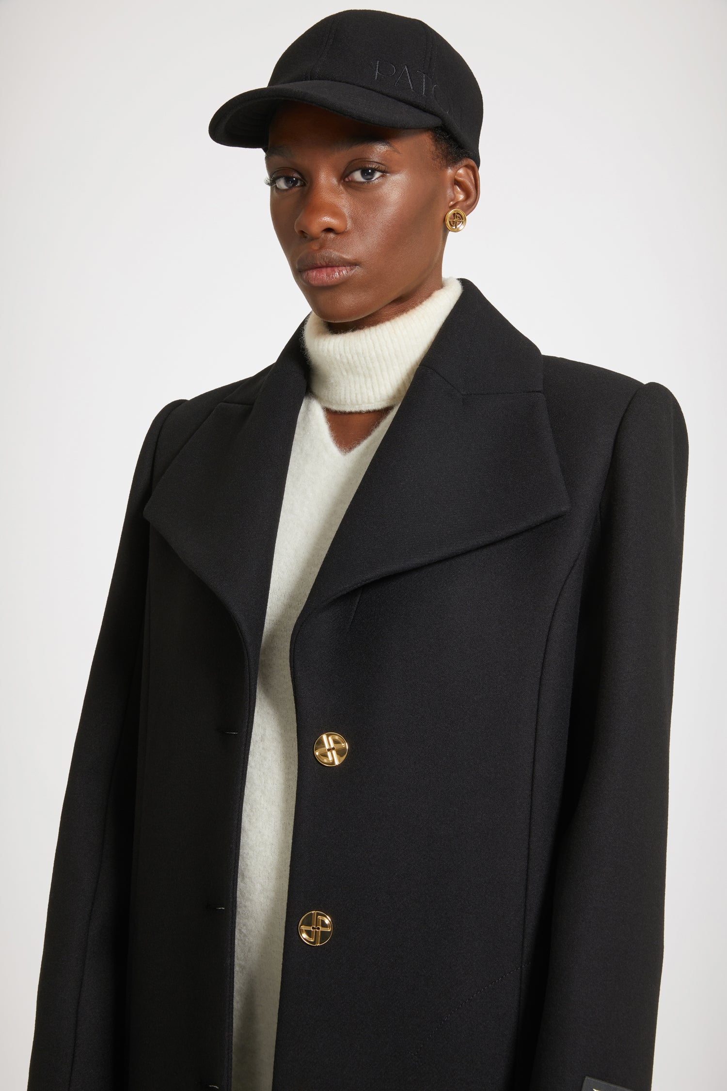 Longdafei Down Jacket: Fashionable and Functional for the Cold Weather