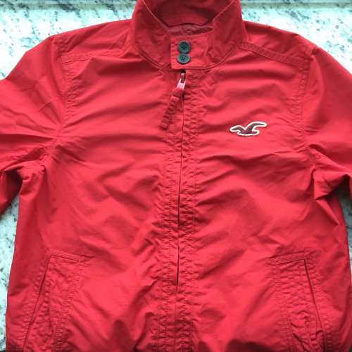 Is a red down jacket a good look?