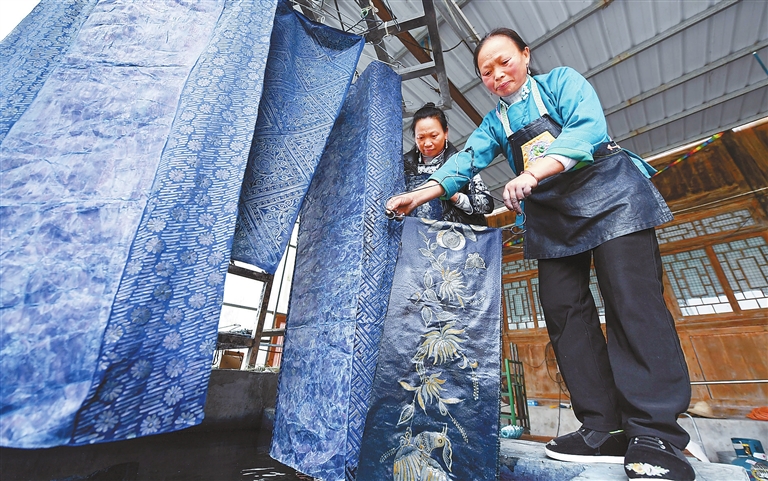 Title: Exploring the Exquisite World of Custom-Made Western Suits in Guizhou