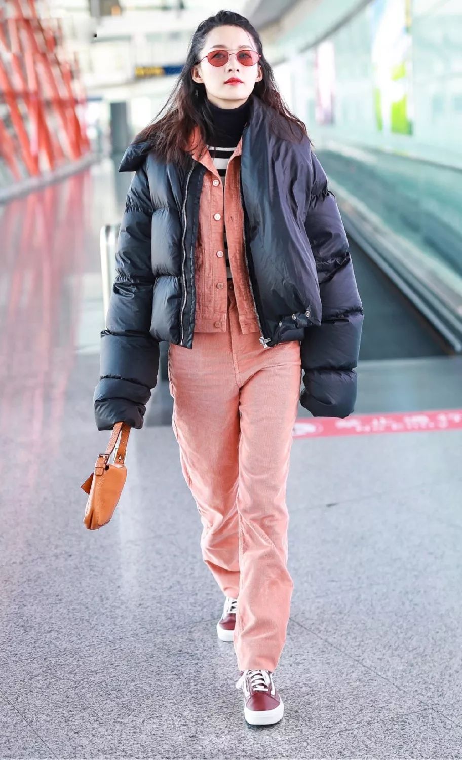 唐嫣同款羽绒服，时尚界的百搭单品