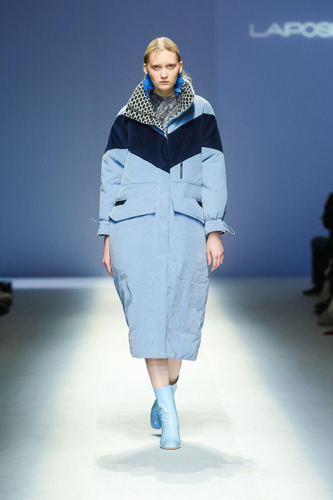 Title: Fashionable羽绒服 at Yishang Street Mall