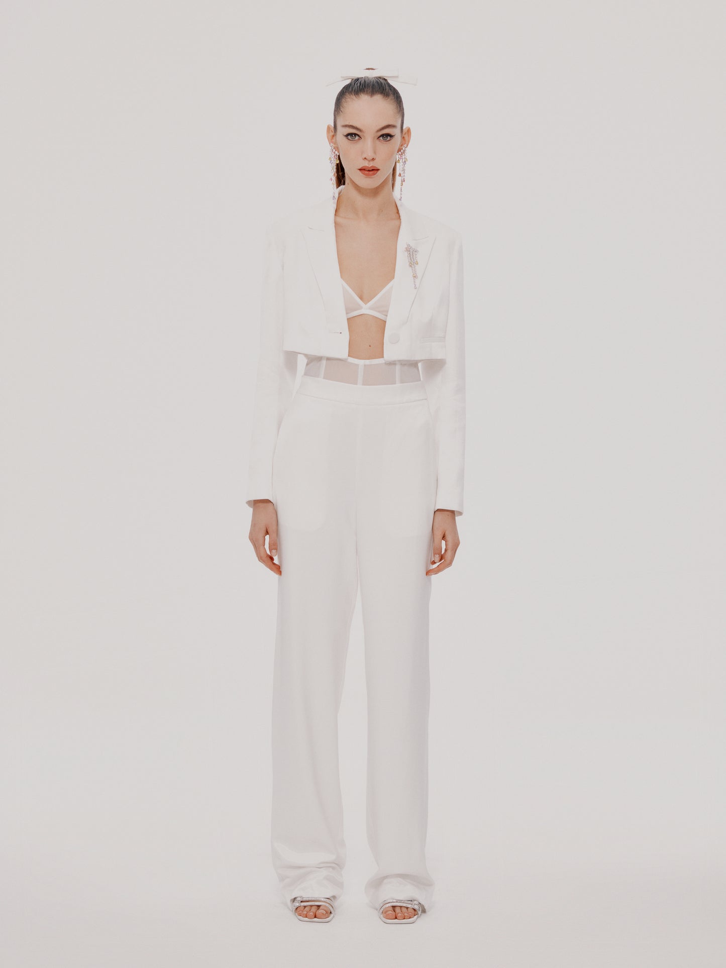 Title: The Art of Pairing White Suit with Pants: A Comprehensive Guide