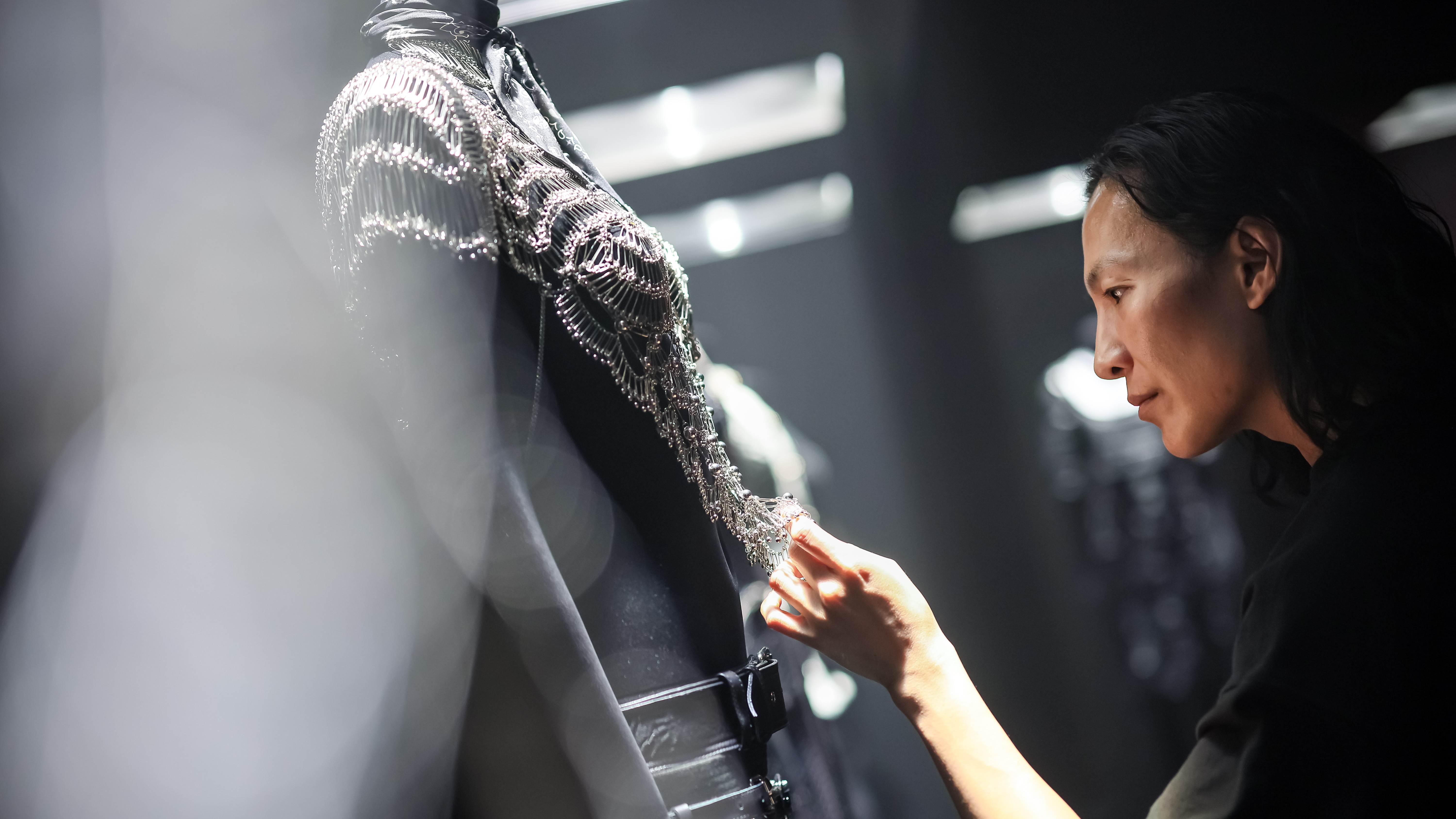 Title: The Fine Art of Bespoke Beijing Suits: Crafting Custom-Tailored Perfection in Chinas Capital