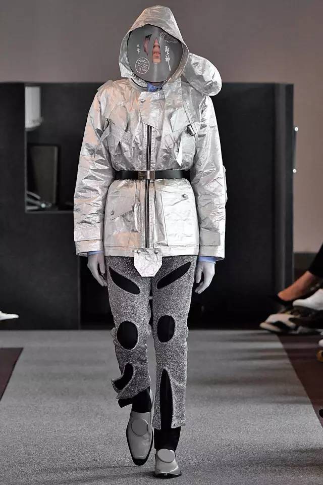 Title: The rise of the光电羽绒服: a look at the future of wearable technology