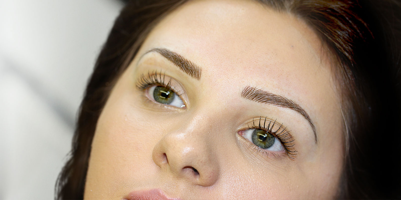 Eyebrow Fashion: The Rise of the Down-Filled Brow