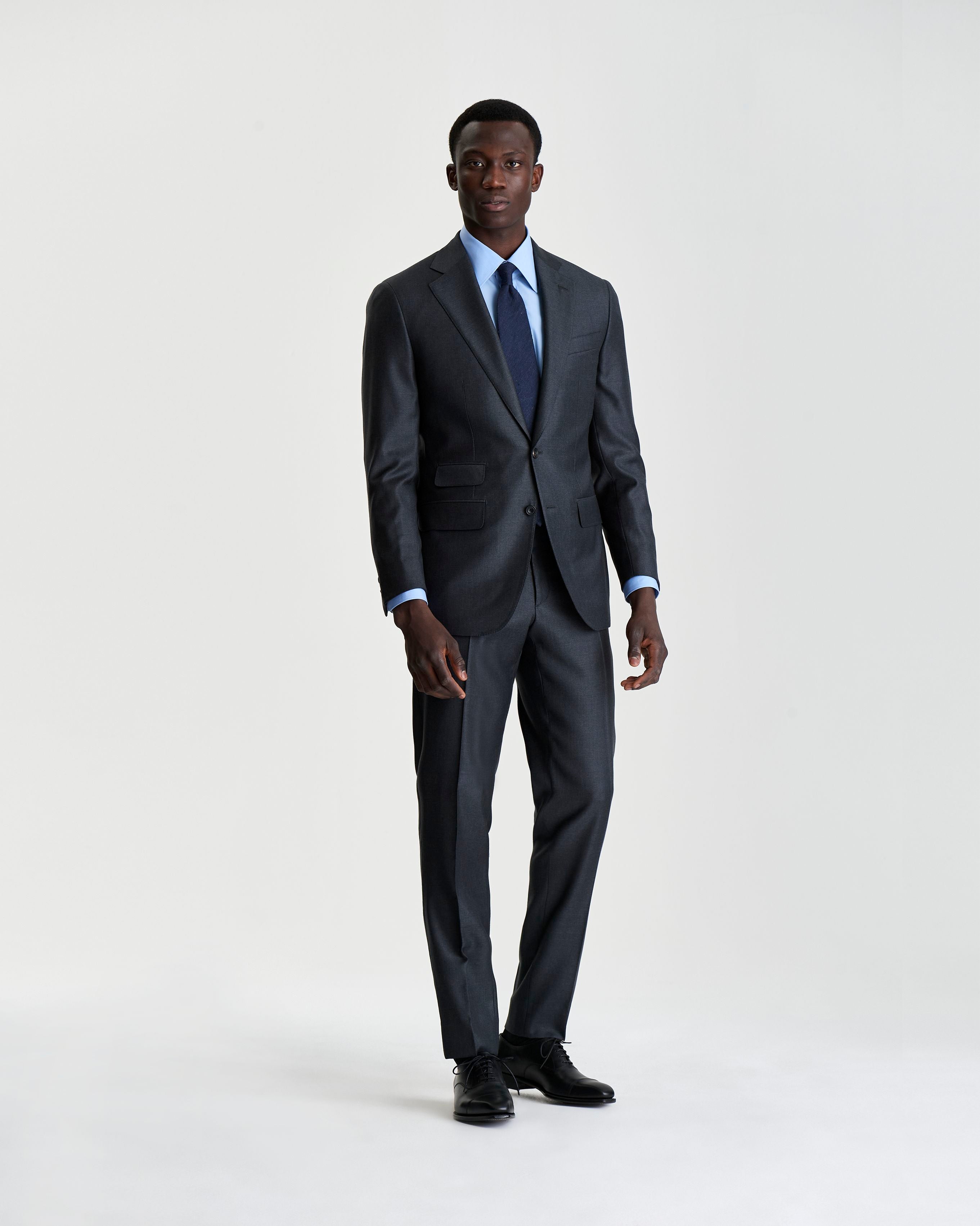 Title: How to Adjust the Sleeve Length of a Suit?
