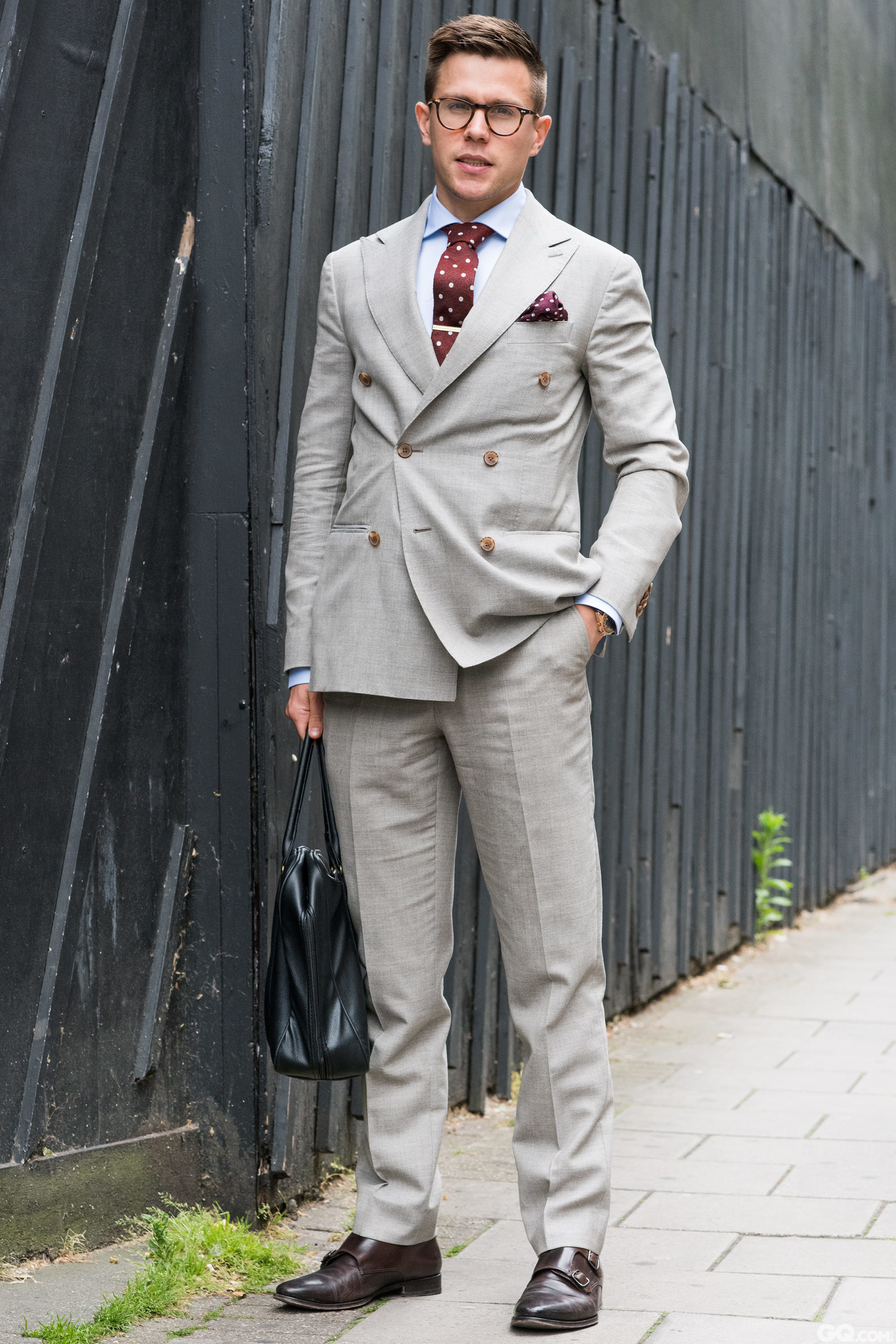 Title: How to Adjust the Sleeve Length of a Suit?