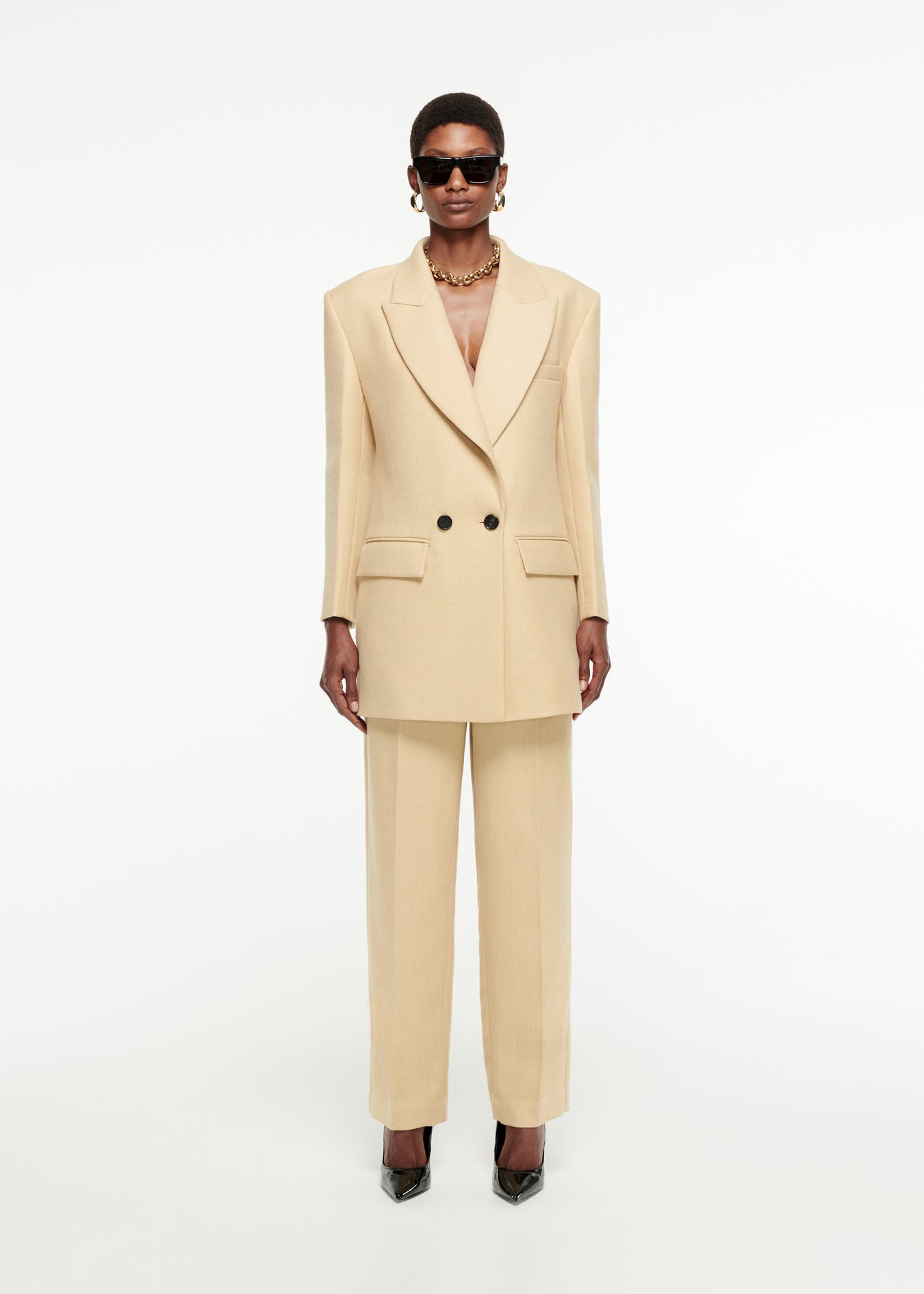 Customizing Your Wardrobe: The Art of Tailoring Made-to-Measure suits for the Modern Professional