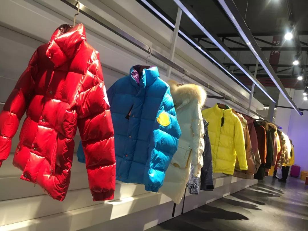Bingjie羽绒服专卖店，时尚与保暖的完美结合