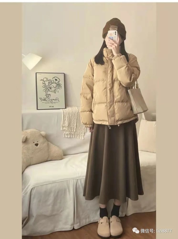 Short-款羽绒服搭配什么裙子？