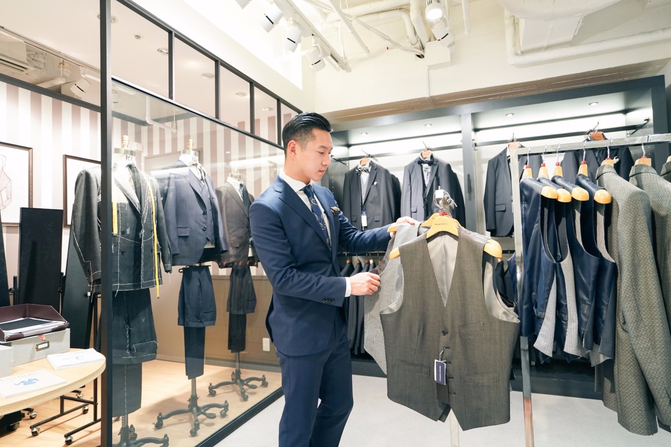 Title: Exploring the Best Suit Tailoring Shop in Chengdu: A Masterpiece of Craftsmanship and Style