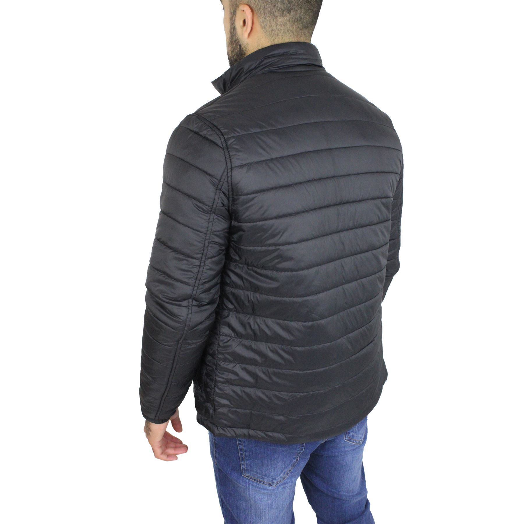 MILITARY COATS AND DOWN JACKETS: FUNCTIONALITY AND FASHION