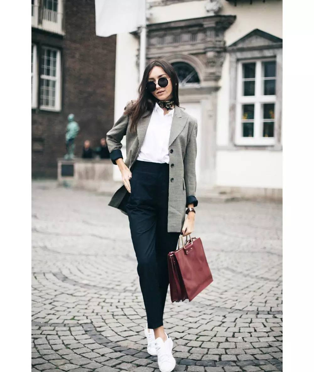 Ferragamo羽绒服，时尚与保暖的完美结合