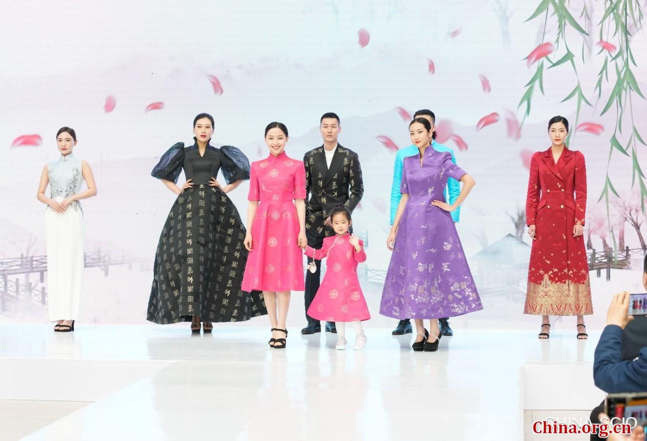 Chinese Womens Clothing: A Cultural and Fashion Analysis