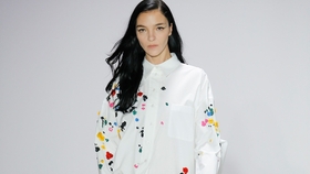 Title: Oscar de la Renta: A Timeless Fashion Brand for Women
