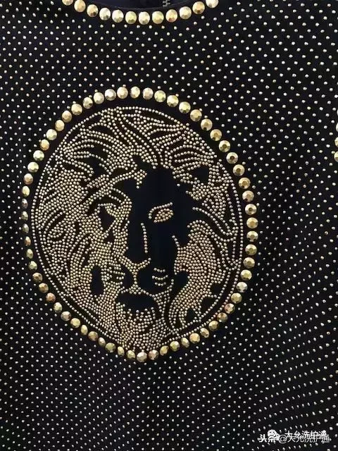 Title: The Phenomenon of Versace Womens Clothing: A Cultural Icon