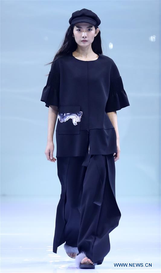Title: The Phenomenon of Zhang Hanliangs Womens Wear
