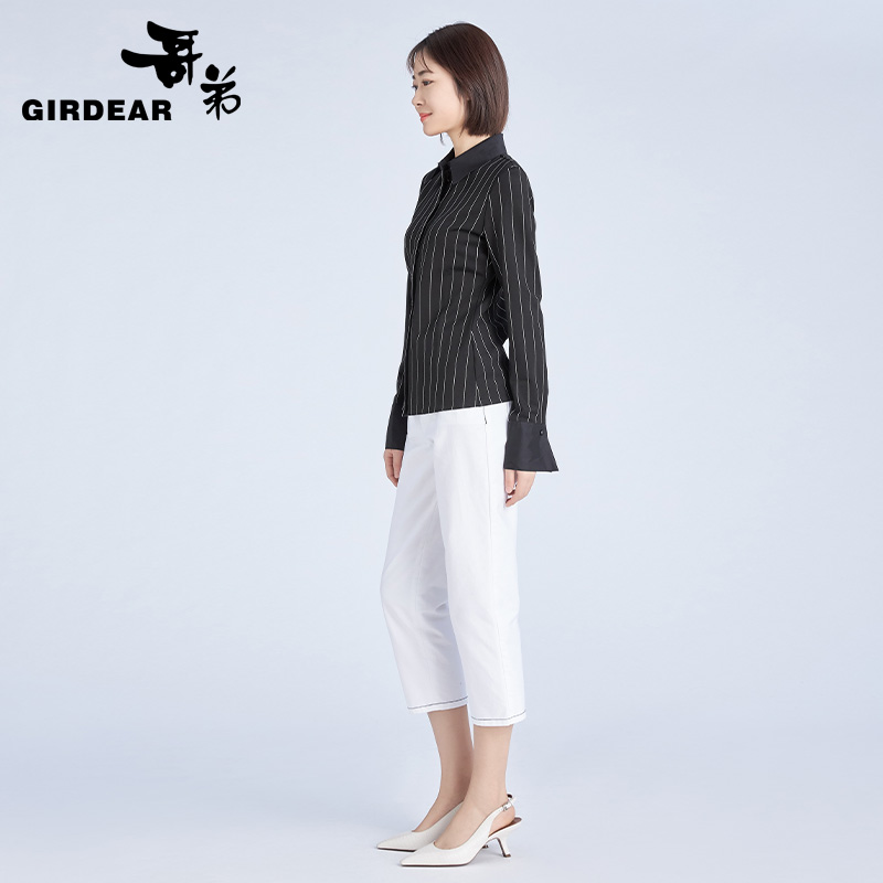 Title: 哥弟正品女装， The Epitome of Quality and Style in Womens Clothing