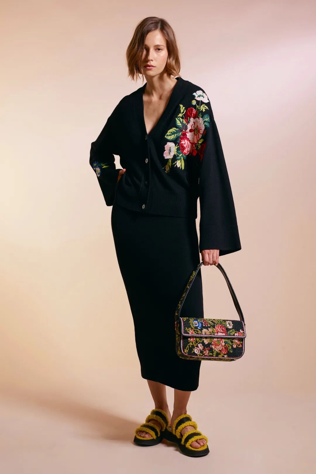 Title: Discover the Beauty of La柏 Jia Ya Womens Fashion Store with Exquisite Designs and Unparalleled Quality