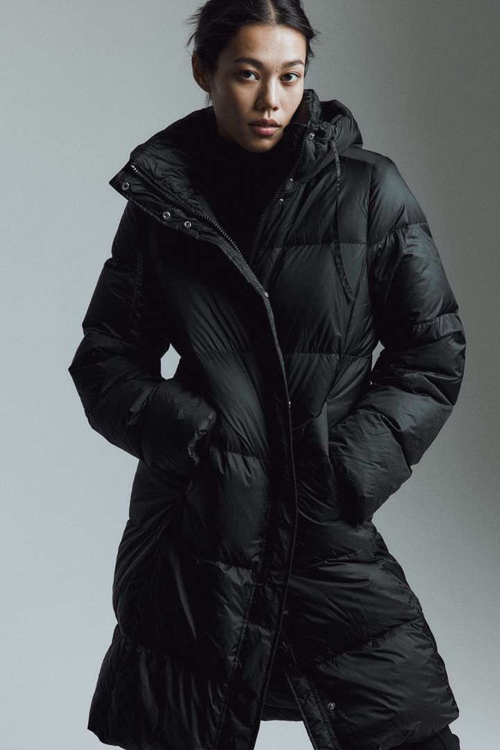 What to Wear with a Black羽绒服 - The Best Dress Combinations