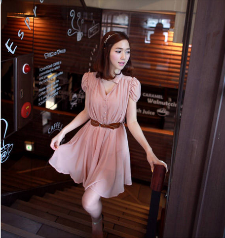 Title: Mù Mù Nǚ 女装， A Fashionable and Comfortable Option for Women
