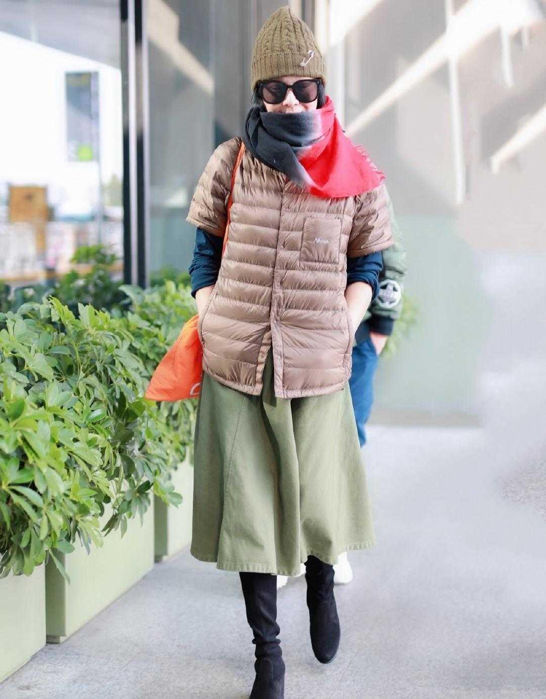 Red羽绒服配什么围巾？