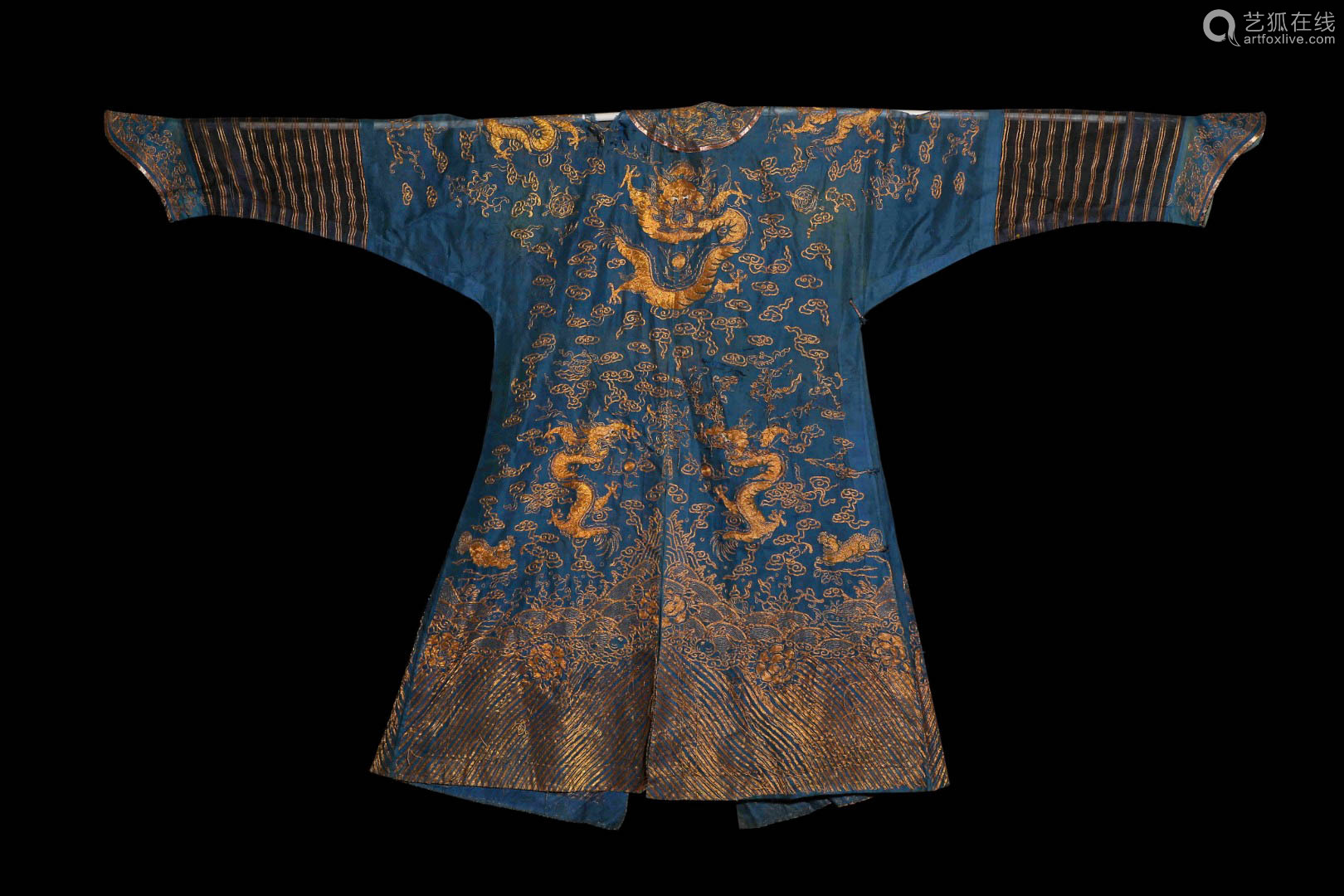 Title: The Exquisite Beauty of Qing Dynasty Womens Clothing: A Visual Journey